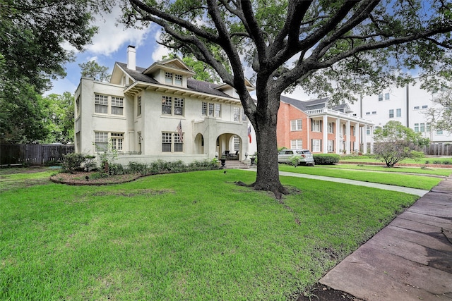 view of front facade with a front lawn