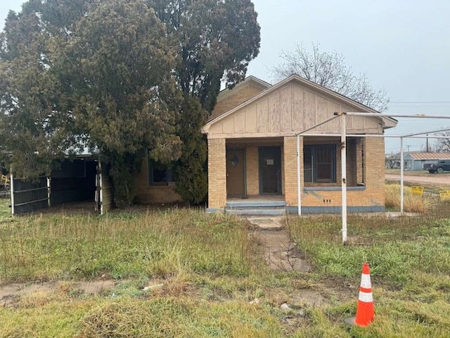 view of front facade with covered porch