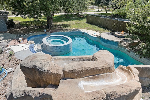 view of pool featuring an in ground hot tub