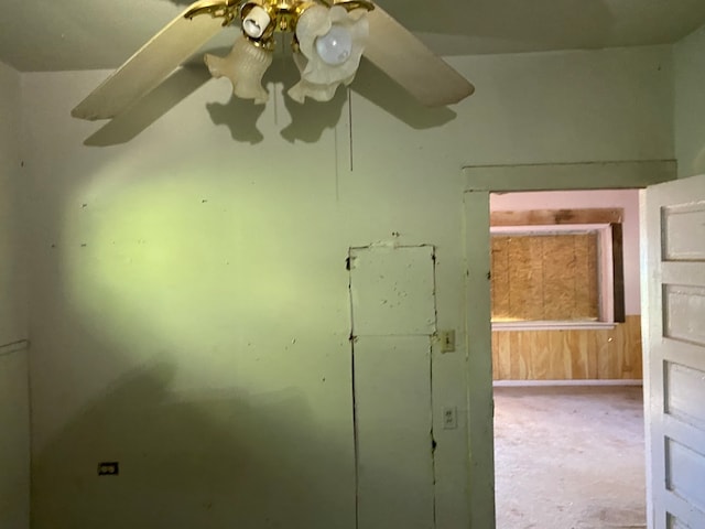 interior space featuring ceiling fan and concrete floors