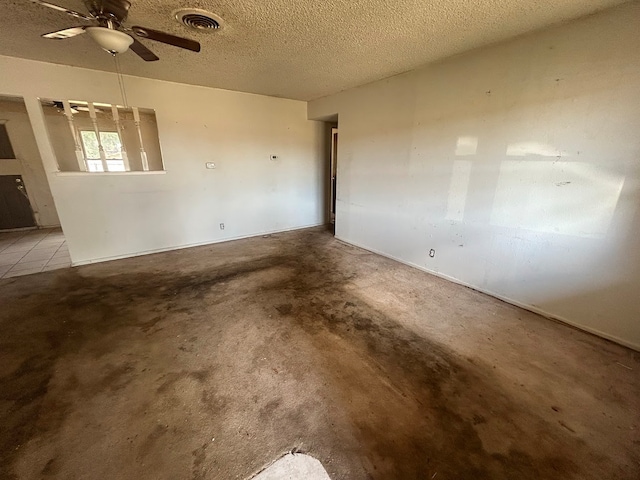 unfurnished room with a textured ceiling and ceiling fan