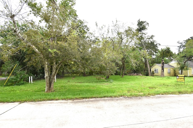 Listing photo 3 for 2722 47th St, Dickinson TX 77539