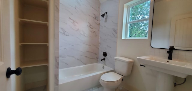 bathroom with decorative backsplash, toilet, and tiled shower / bath