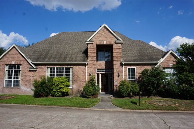 view of front of home with a front lawn