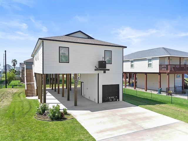 view of front of home featuring a garage and a front yard