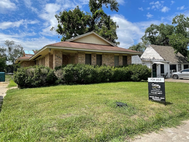 view of front of house with a front yard