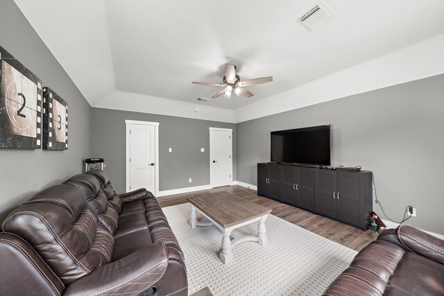 living room featuring light wood-type flooring, lofted ceiling, and ceiling fan