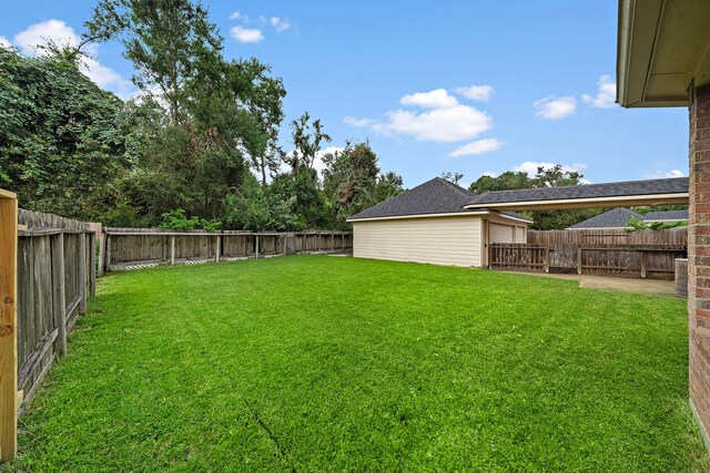 view of yard featuring a patio area