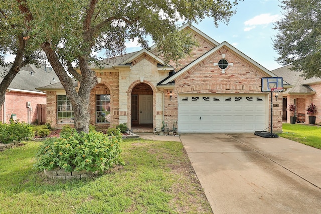 view of front of house featuring a front lawn and a garage