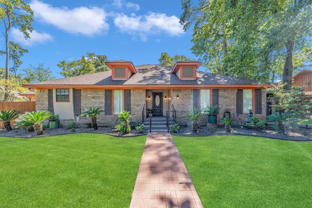 view of front of house featuring a front yard