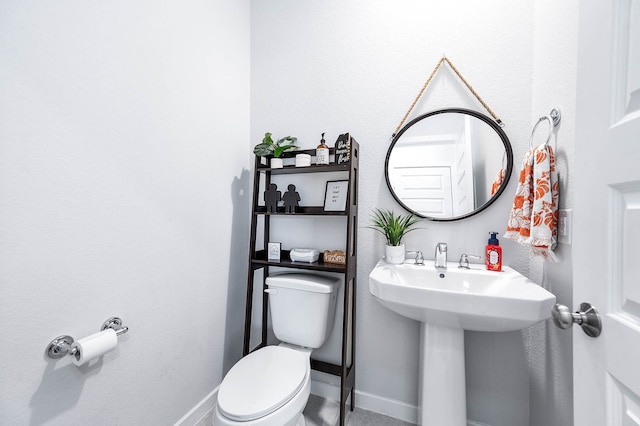 bathroom featuring toilet and sink