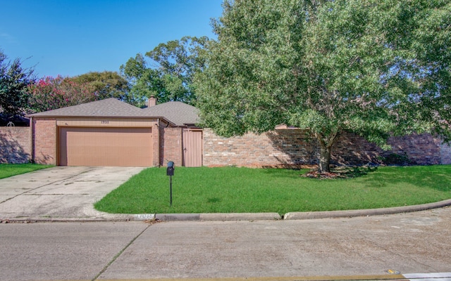 view of front of home featuring a front yard and a garage