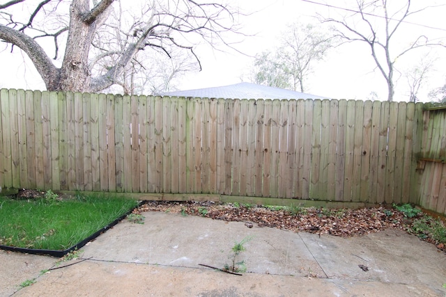 view of yard with a patio