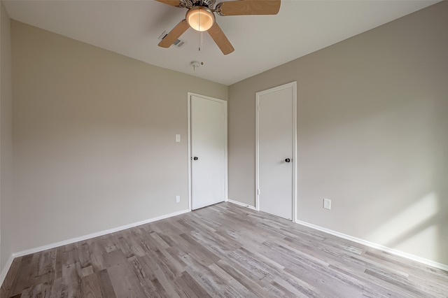 unfurnished room featuring light wood-type flooring and ceiling fan