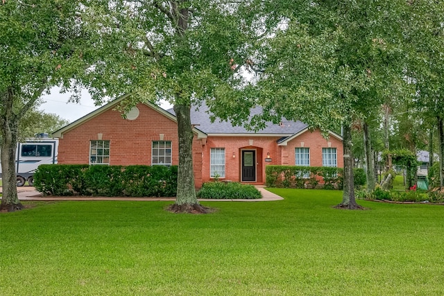 ranch-style home featuring a front lawn