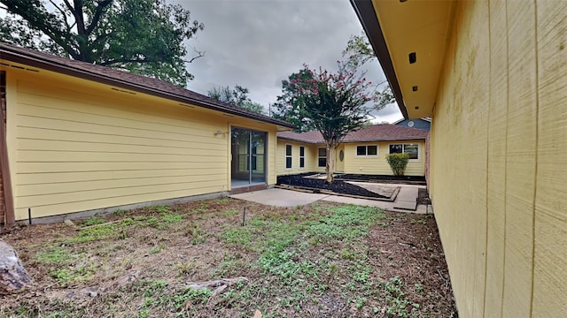 view of yard with a patio area