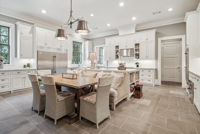 dining space with ornamental molding