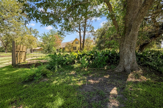 view of yard featuring fence