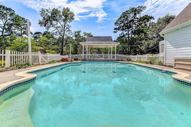 view of swimming pool