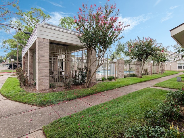 view of home's community featuring a lawn