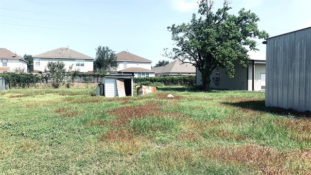 view of yard with a storage shed