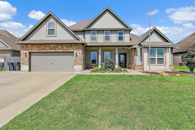 craftsman inspired home featuring a front yard