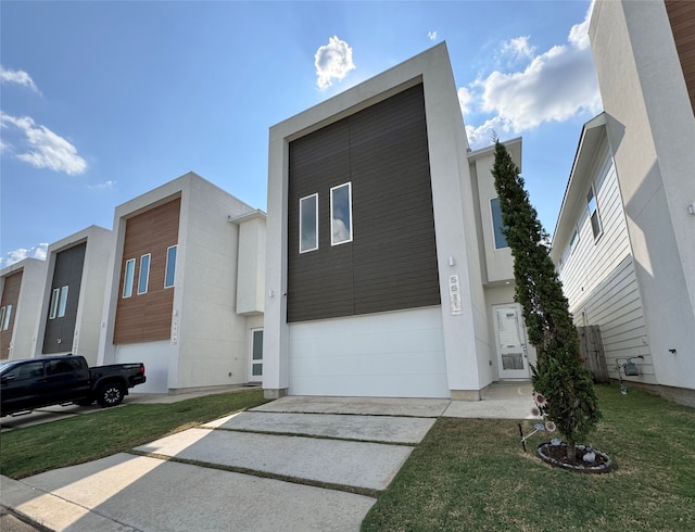 view of front of home featuring a front yard