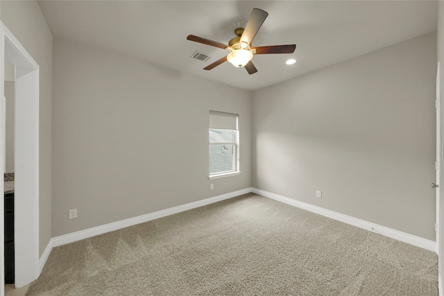 carpeted empty room featuring ceiling fan