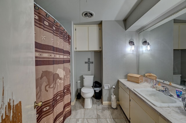 bathroom featuring a shower with curtain, toilet, and vanity