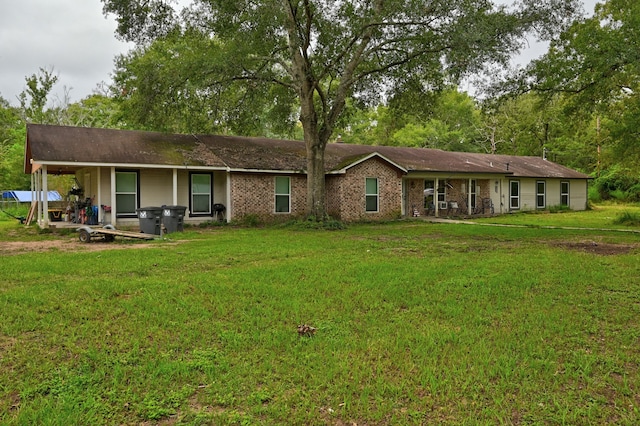 single story home with a front yard