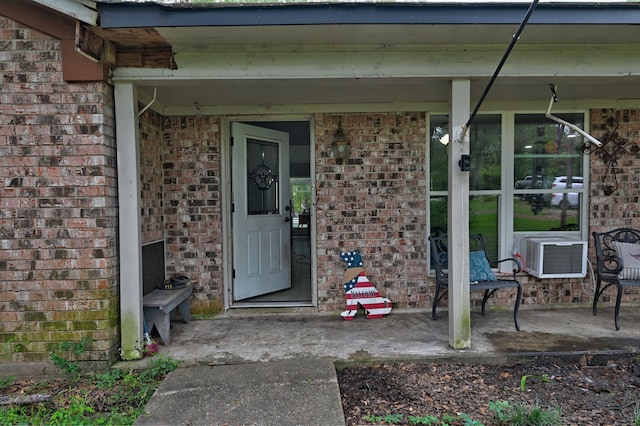 entrance to property featuring a porch