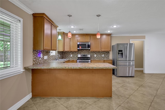 kitchen with hanging light fixtures, backsplash, stainless steel appliances, kitchen peninsula, and ornamental molding