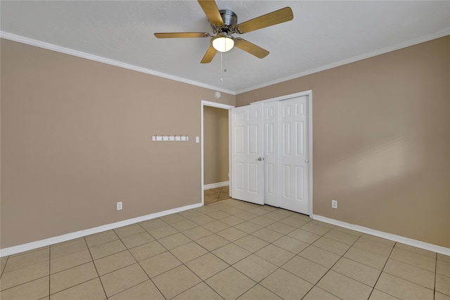 tiled empty room with crown molding and ceiling fan