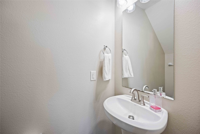 bathroom featuring sink