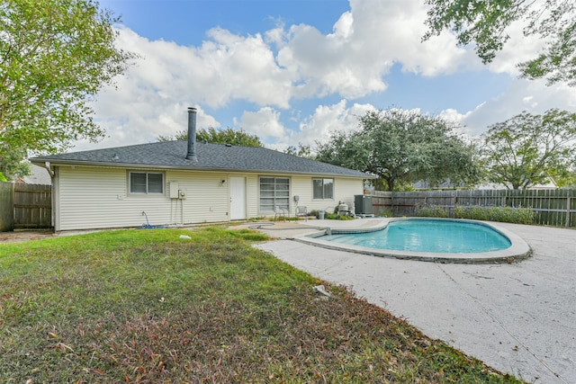 view of swimming pool with a patio area and a yard