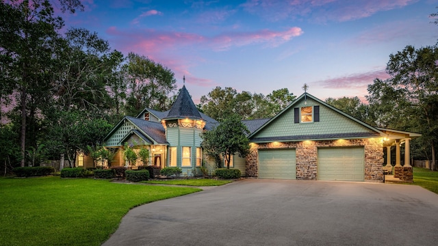 view of front facade featuring a lawn and a garage