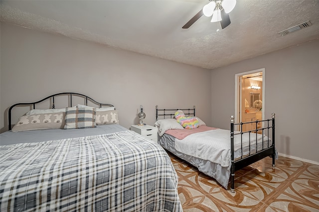 bedroom featuring ceiling fan and a textured ceiling