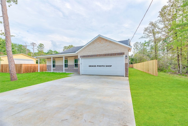 ranch-style home featuring a front lawn and a garage