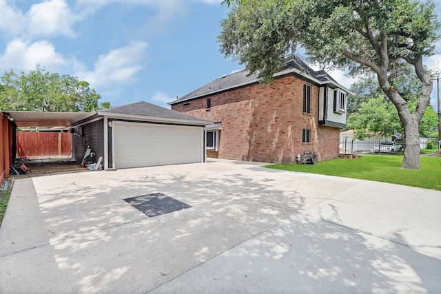 view of front of house featuring a front yard and a garage