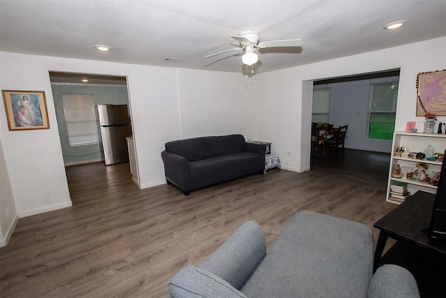 2620 W Shane St, Alvin, TX 77511 - living room featuring ceiling fan, wood finished floors, baseboards, and recessed lighting