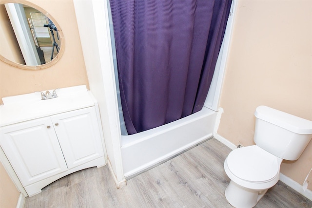 2620 W Shane St, Alvin, TX 77511 - full bathroom featuring wood finished floors, toilet, baseboards, shower / tub combo, and vanity