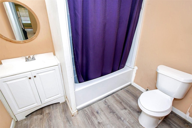 2620 W Shane St, Alvin, TX 77511 - full bath with toilet, wood finished floors, shower / bathtub combination with curtain, vanity, and baseboards