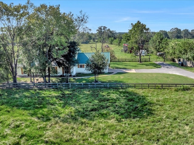 surrounding community featuring a yard and a rural view