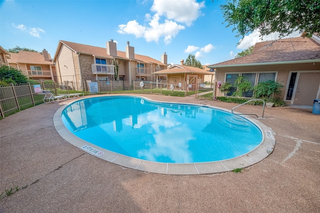 view of swimming pool