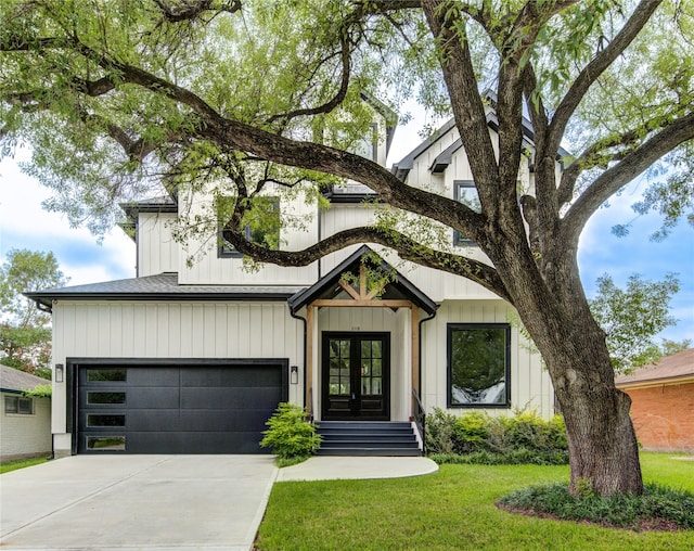 view of front of property featuring a front yard and a garage