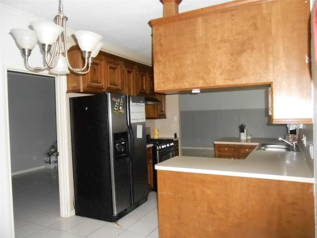 kitchen with sink, kitchen peninsula, a chandelier, decorative light fixtures, and black fridge with ice dispenser