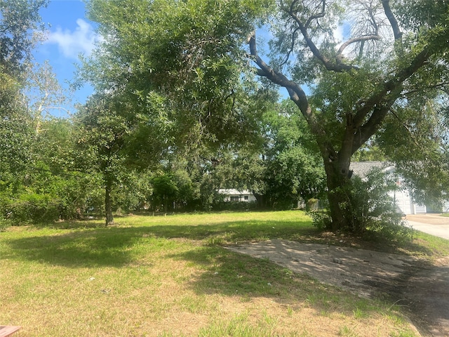 Listing photo 2 for 1014 14th Ave N, Texas City TX 77590