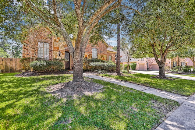 view of front of property with a front yard