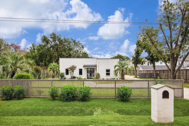 view of front of house with a front yard