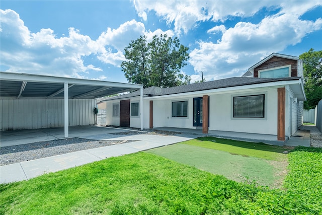 view of front of home featuring a front yard